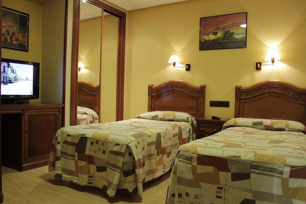 Hostal Ana Belen Madrid Ngoại thất bức ảnh
