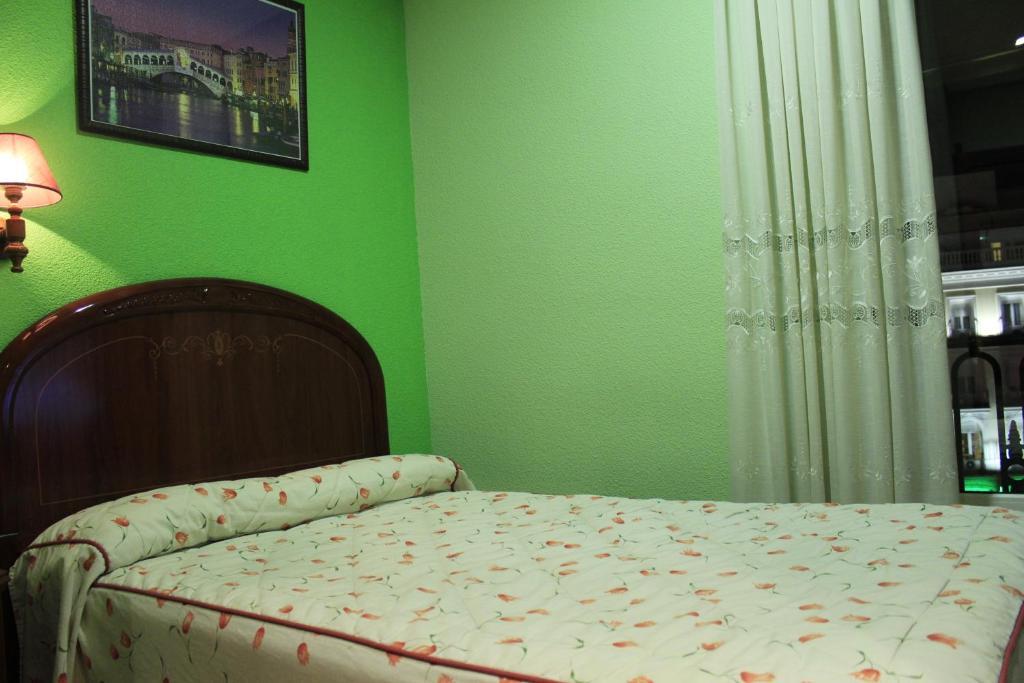 Hostal Ana Belen Madrid Ngoại thất bức ảnh
